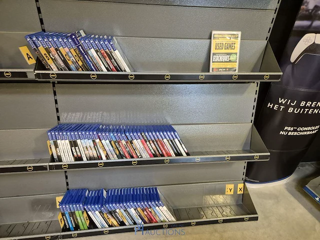 Winkelvoorraad en inrichting game mania merksem - afbeelding 452 van  467