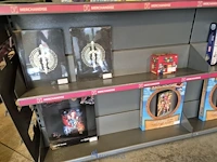 Winkelvoorraad en inrichting game mania merksem - afbeelding 446 van  467