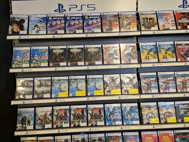 Winkelvoorraad en inrichting game mania merksem - afbeelding 465 van  467