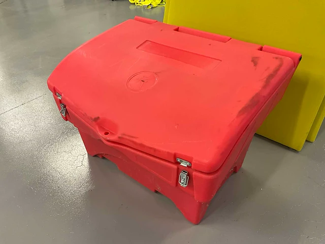 Winter extreme pvc opbergbox inhoudende sportartikelen - afbeelding 12 van  14