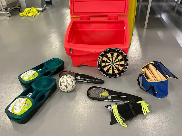 Winter extreme pvc opbergbox inhoudende sportartikelen - afbeelding 1 van  14