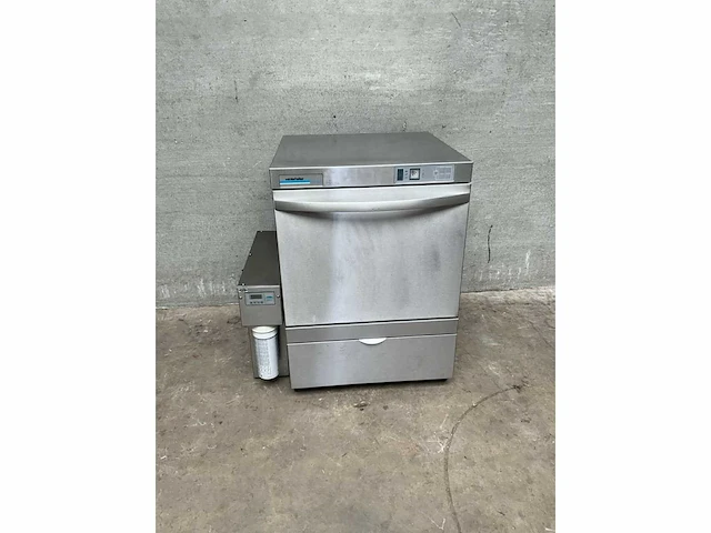 Winterhalter - gs 302 - korvenvaatwasmachine met osmose apparaat - afbeelding 2 van  6