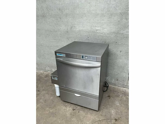 Winterhalter - gs 302 - korvenvaatwasmachine met osmose apparaat - afbeelding 3 van  6