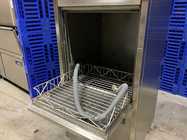 Winterhalter uf-m korvenvaatwasmachine - afbeelding 6 van  9