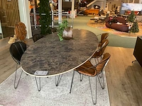 Wire elyps eetkamertafel met stoelen
