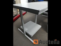 Wit bureautafel met beugels - afbeelding 2 van  8