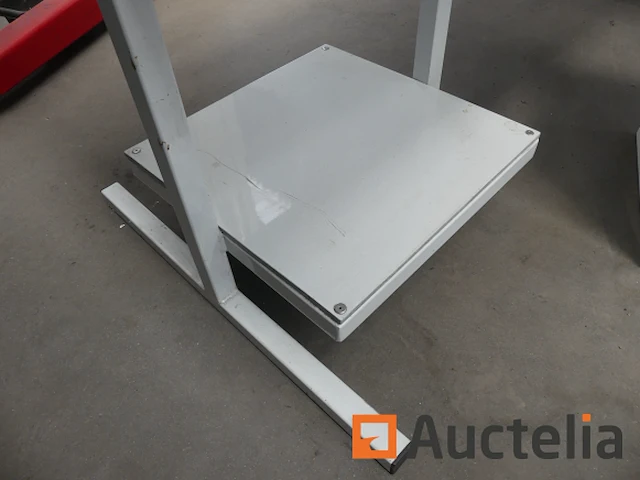 Wit bureautafel met beugels - afbeelding 3 van  8