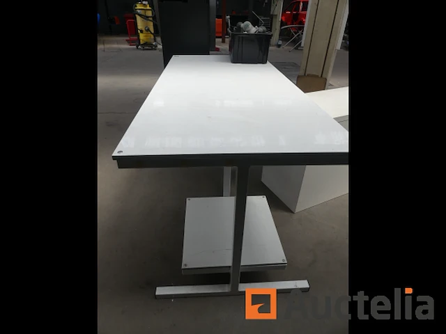 Wit bureautafel met beugels - afbeelding 4 van  8