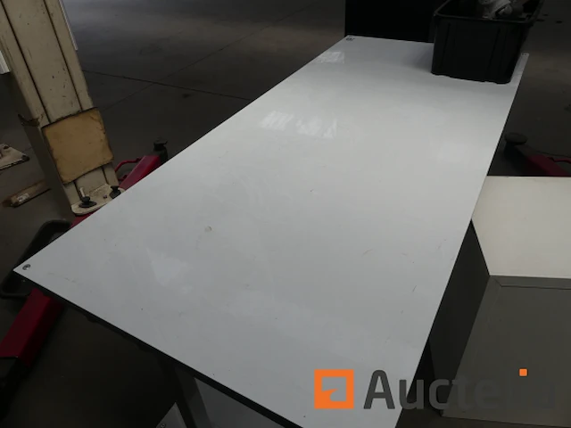 Wit bureautafel met beugels - afbeelding 8 van  8