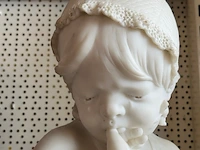Wit marmeren beeld adolphe maubach