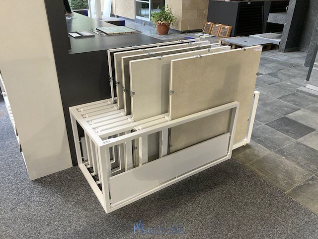 Wit metalen tegeldisplay - afbeelding 1 van  3