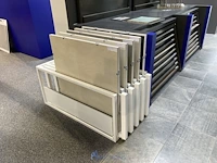 Wit metalen tegeldisplay - afbeelding 3 van  3