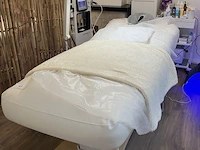 Wit skaien elektrische in hoogte verstelbare behandel/massagetafel - afbeelding 1 van  6