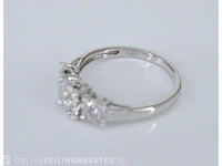 Witgouden trinity ring met diamanten - afbeelding 7 van  8
