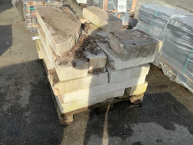 Witsteen op pallet - afbeelding 4 van  5