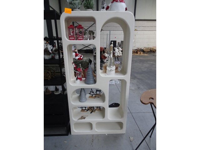 Witte kast zonder inhoud - afbeelding 1 van  2