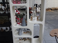 Witte kast zonder inhoud - afbeelding 1 van  2