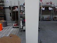 Witte kast zonder inhoud - afbeelding 2 van  2