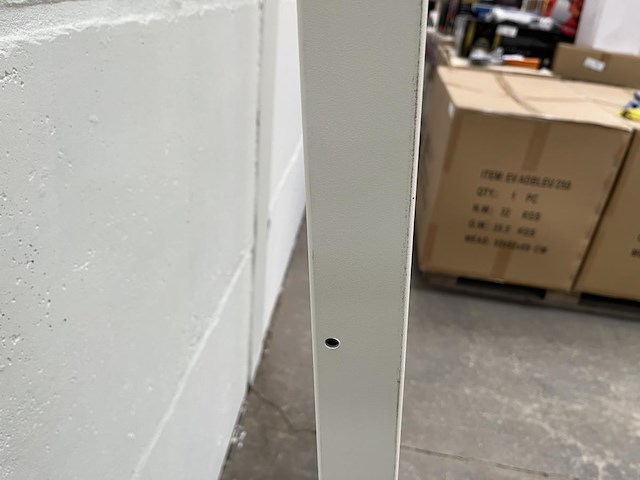 Witte stalen raam - afbeelding 2 van  3