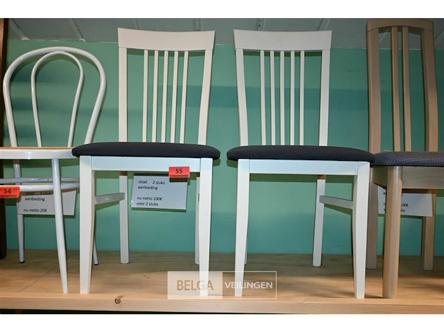 Witte stoelen - afbeelding 1 van  1