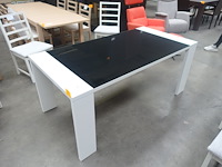 Witte tafel met zwart blad - afbeelding 2 van  3