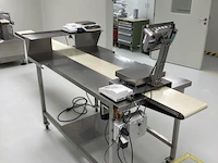 Work table with conveyor belt - afbeelding 1 van  8
