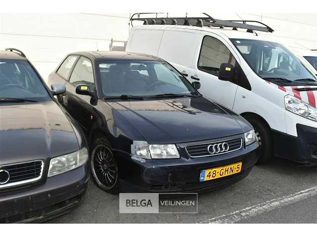 Wrak audi (aangeslagen) zonder papieren en sleutel - afbeelding 1 van  3