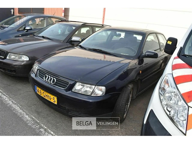 Wrak audi (aangeslagen) zonder papieren en sleutel - afbeelding 2 van  3