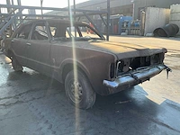 Wrak ford taunus xl (brandschade) - afbeelding 3 van  10