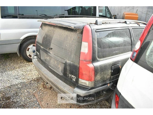 Wrak volvo (aangeslagen) v70/75 zonder papieren en sleutel - afbeelding 3 van  3
