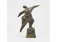 Wulps backbend lady statue gemaakt van gepatineerd brons - afbeelding 1 van  8