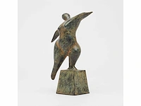 Wulps backbend lady statue gemaakt van gepatineerd brons - afbeelding 3 van  8