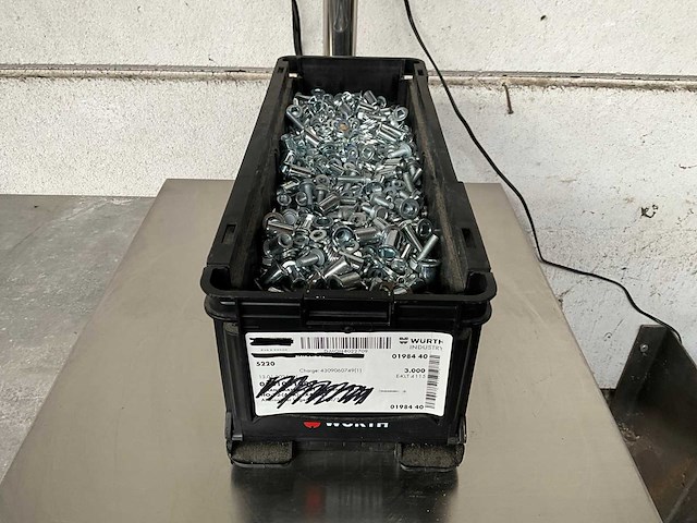 Würth 10.40 kg mix bak met o.a. blindklinkmoeren, ringen en bouten - afbeelding 1 van  4