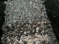 Würth 11.16 kg vierkantmoer laag m6 x 4 in stapelbare bak - afbeelding 3 van  5