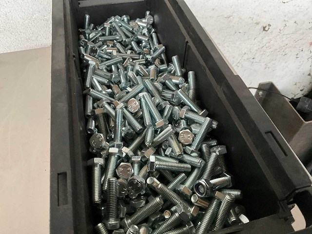 Würth 11.58 kg zeskanttapbout m8 x 30 in stapelbare bak - afbeelding 3 van  5