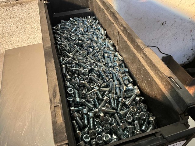 Würth 11.66 kg cilinderschroef m6 x 16 in stapelbare bak - afbeelding 3 van  5