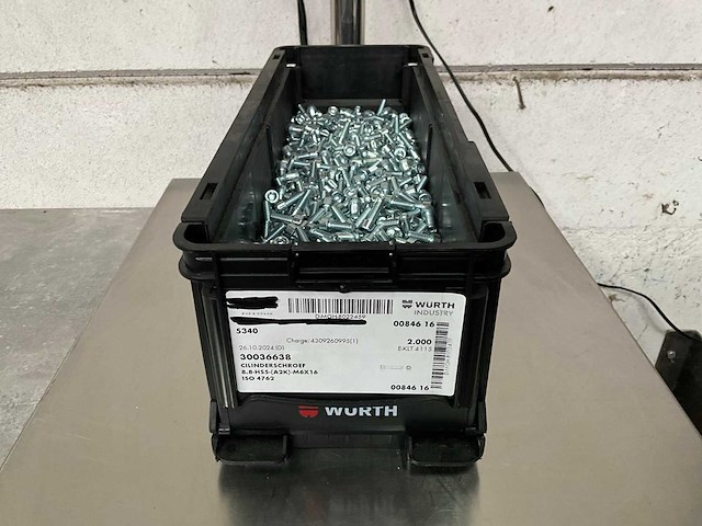 Würth 11.81 kg cilinderschroef m6 x 16 in stapelbare bak - afbeelding 1 van  5