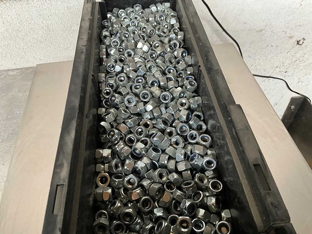 Würth 11.98 kg zelfborgende zeskantmoer m8 in stapelbare bak - afbeelding 3 van  5