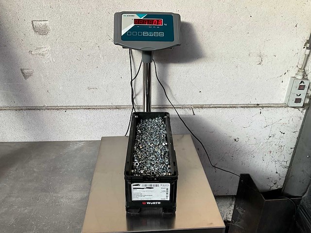 Würth 13.03 kg zelfborgende zeskantmoer m8 in stapelbare bak - afbeelding 2 van  5