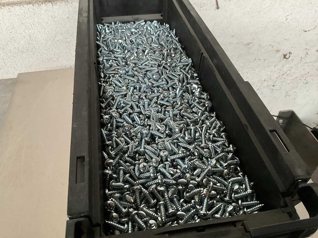 Würth 13.27 kg plaatschroef 4,2 x 13 in stapelbare bak - afbeelding 3 van  5