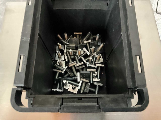 Würth 1.33 kg kblbahalter in stapelbare bak - afbeelding 2 van  5