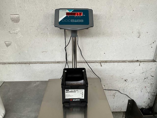 Würth 1.71 kg zeskantbout met flens m8 x 16 in stapelbare bak - afbeelding 3 van  5