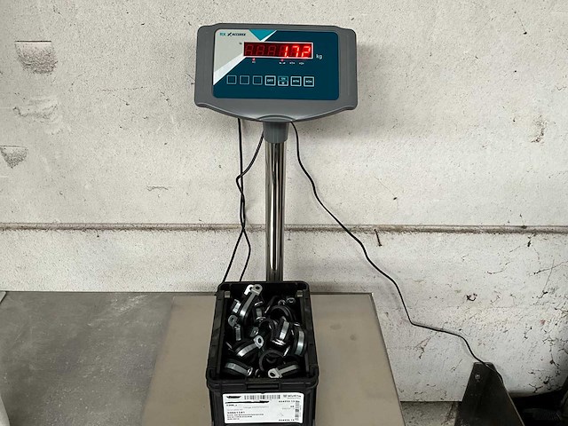 Würth 1.72 kg buis- en bevestigingsklem in stapelbare bak - afbeelding 3 van  5