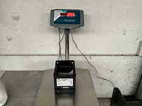 Würth 2.55 kg lage bolkopschroef met flens m8 x 16 in stapelbare bak - afbeelding 3 van  5