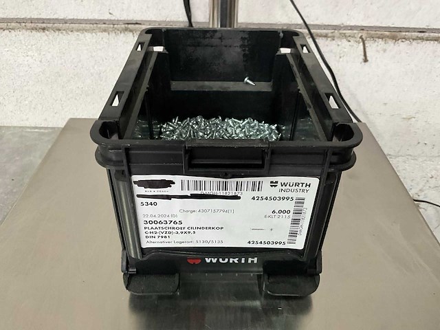 Würth 3.52 kg plaatschroef cilinderkop 3,9 x 9,5 in stapelbare bak - afbeelding 1 van  5