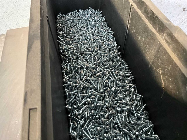 Würth 3.76 kg plaatschroef cilinderkop 3,9 x 16 in stapelbare bak - afbeelding 3 van  5