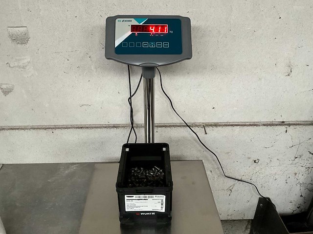 Würth 4.11 kg lage bolkopschroef met flens m8 x 16 in stapelbare bak - afbeelding 3 van  5
