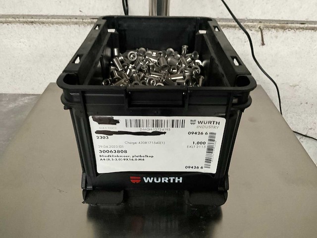 Würth 4.35 kg blindklinkmoer platbolkop in stapelbare bak - afbeelding 1 van  5