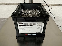 Würth 4.35 kg blindklinkmoer platbolkop in stapelbare bak - afbeelding 1 van  5