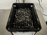 Würth 4.35 kg blindklinkmoer platbolkop in stapelbare bak - afbeelding 2 van  5